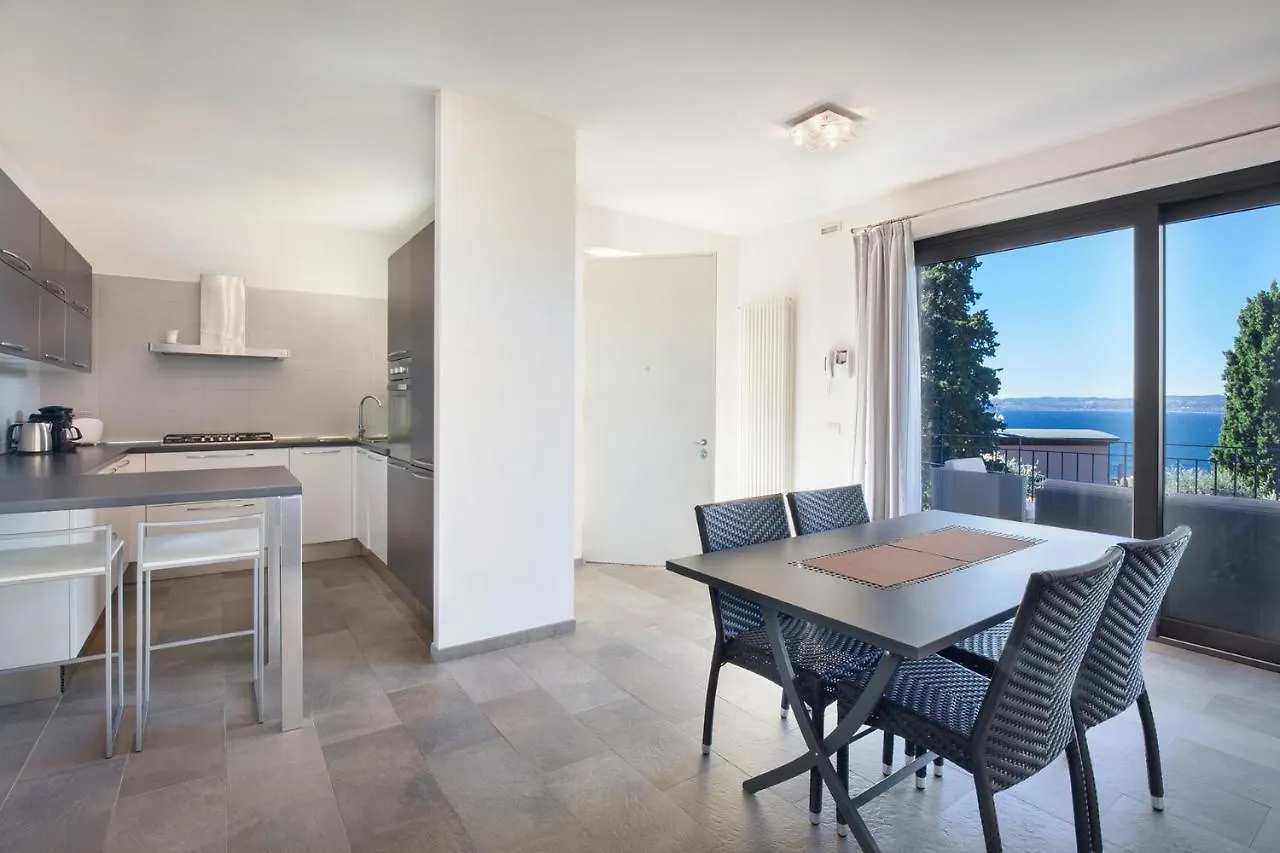 Villa Loncrino, First Floor Apartment Torri Del Benaco 0*,  Italien