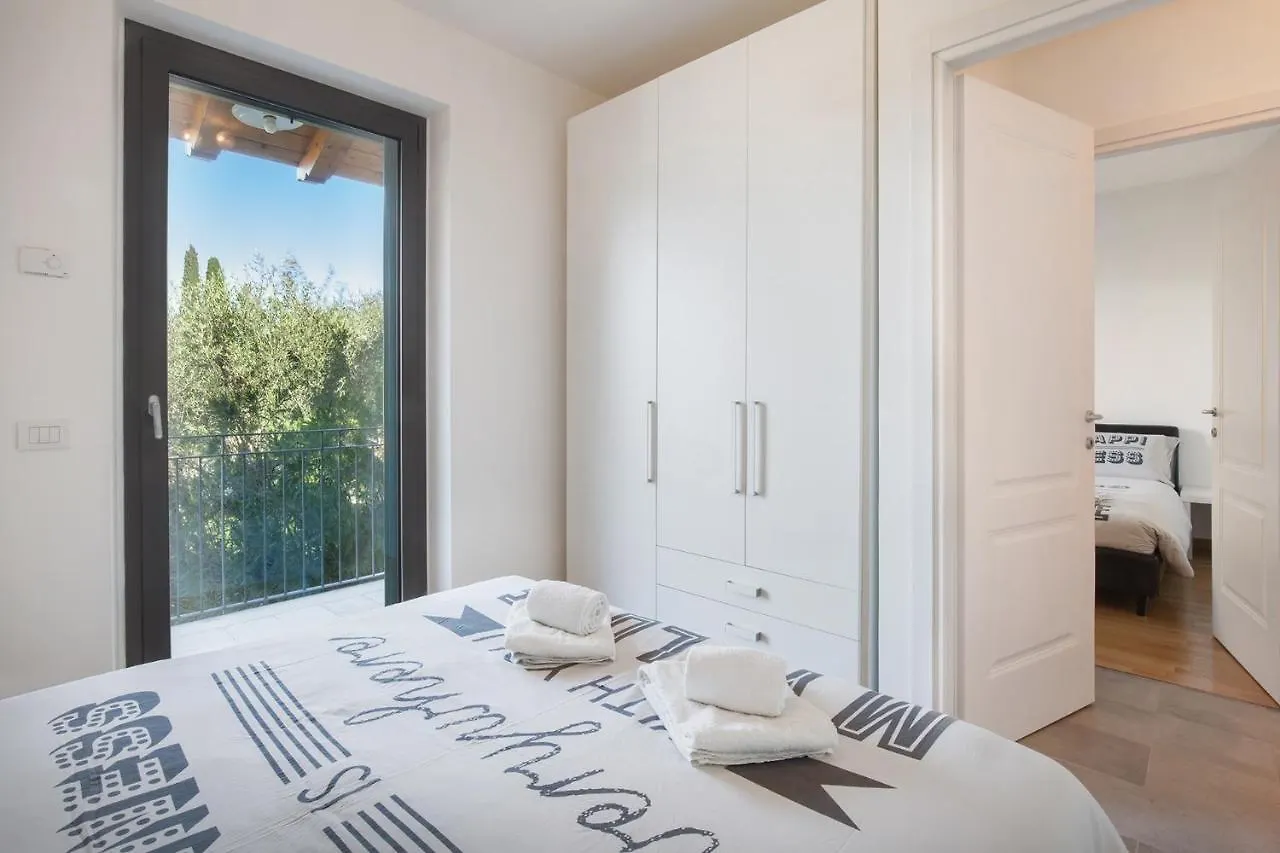 Villa Loncrino, First Floor Apartment Torri Del Benaco Ferienhaus