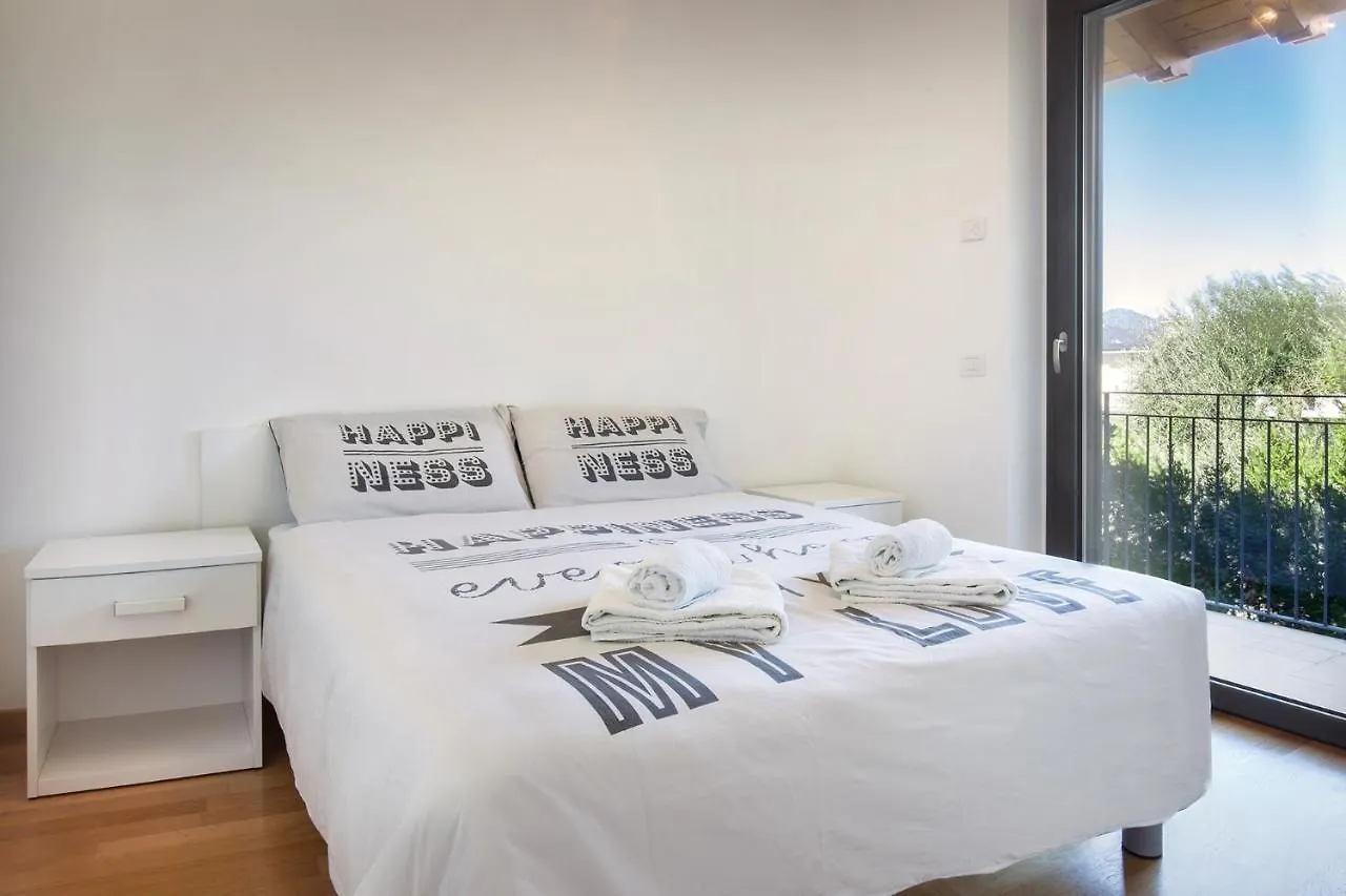 Villa Loncrino, First Floor Apartment Torri Del Benaco Ferienhaus