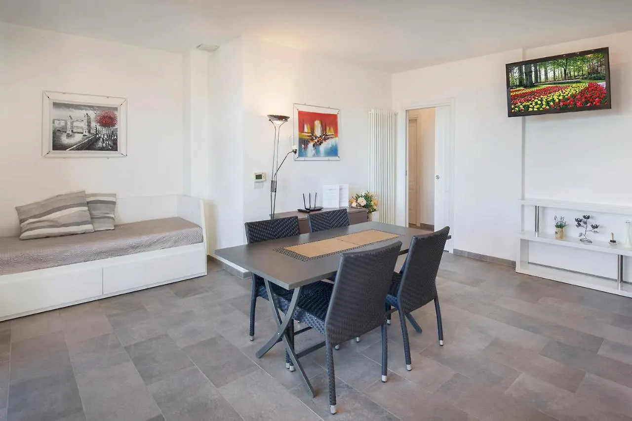 Villa Loncrino, First Floor Apartment Torri Del Benaco