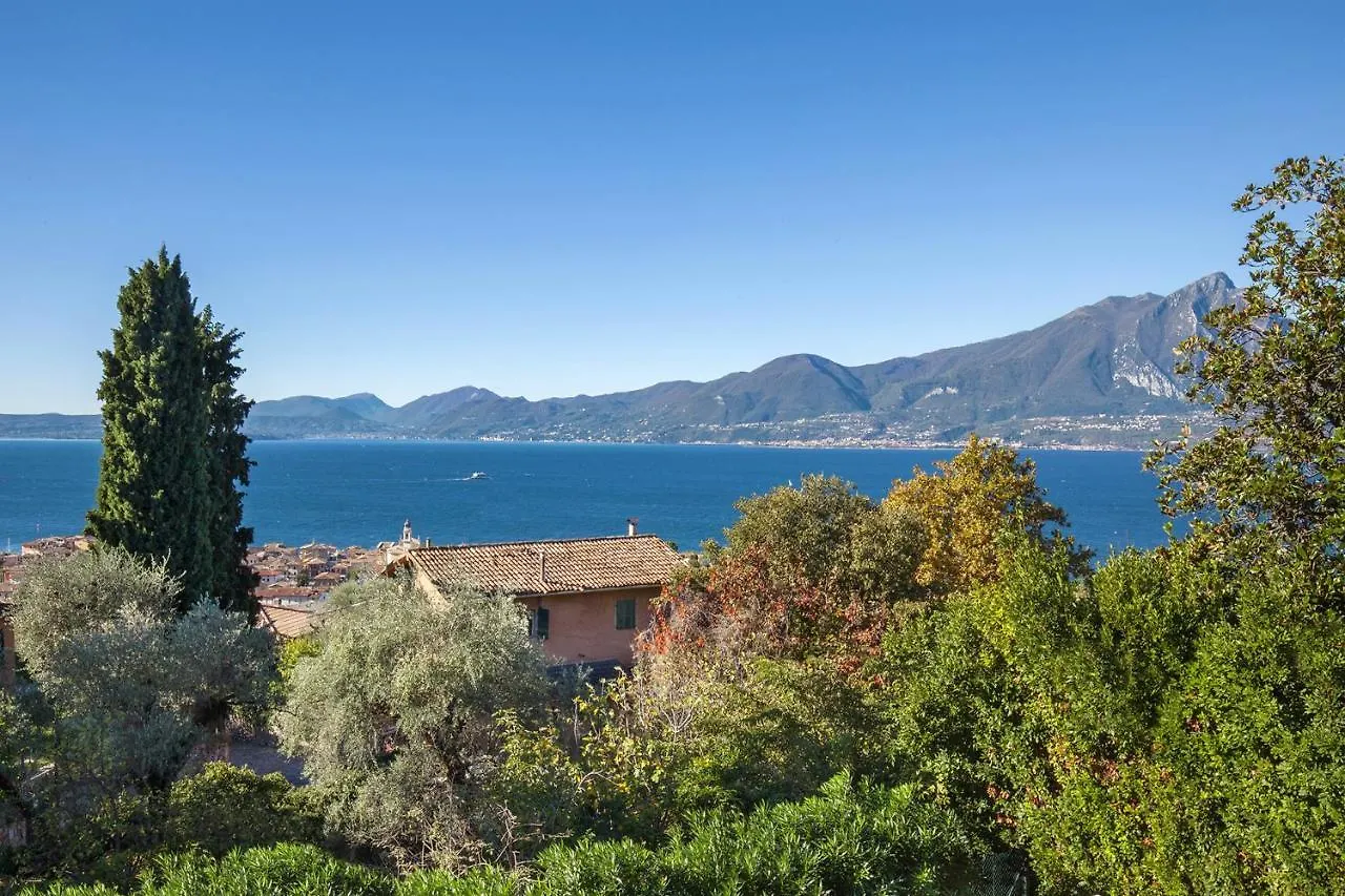 Villa Loncrino, First Floor Apartment Torri Del Benaco Ferienhaus