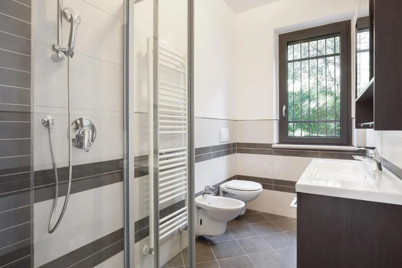 Villa Loncrino, First Floor Apartment Torri Del Benaco Ferienhaus